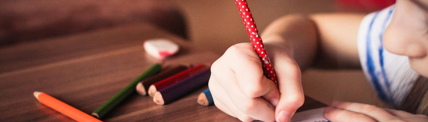 Kind beim Lernen Kind beim Lernen